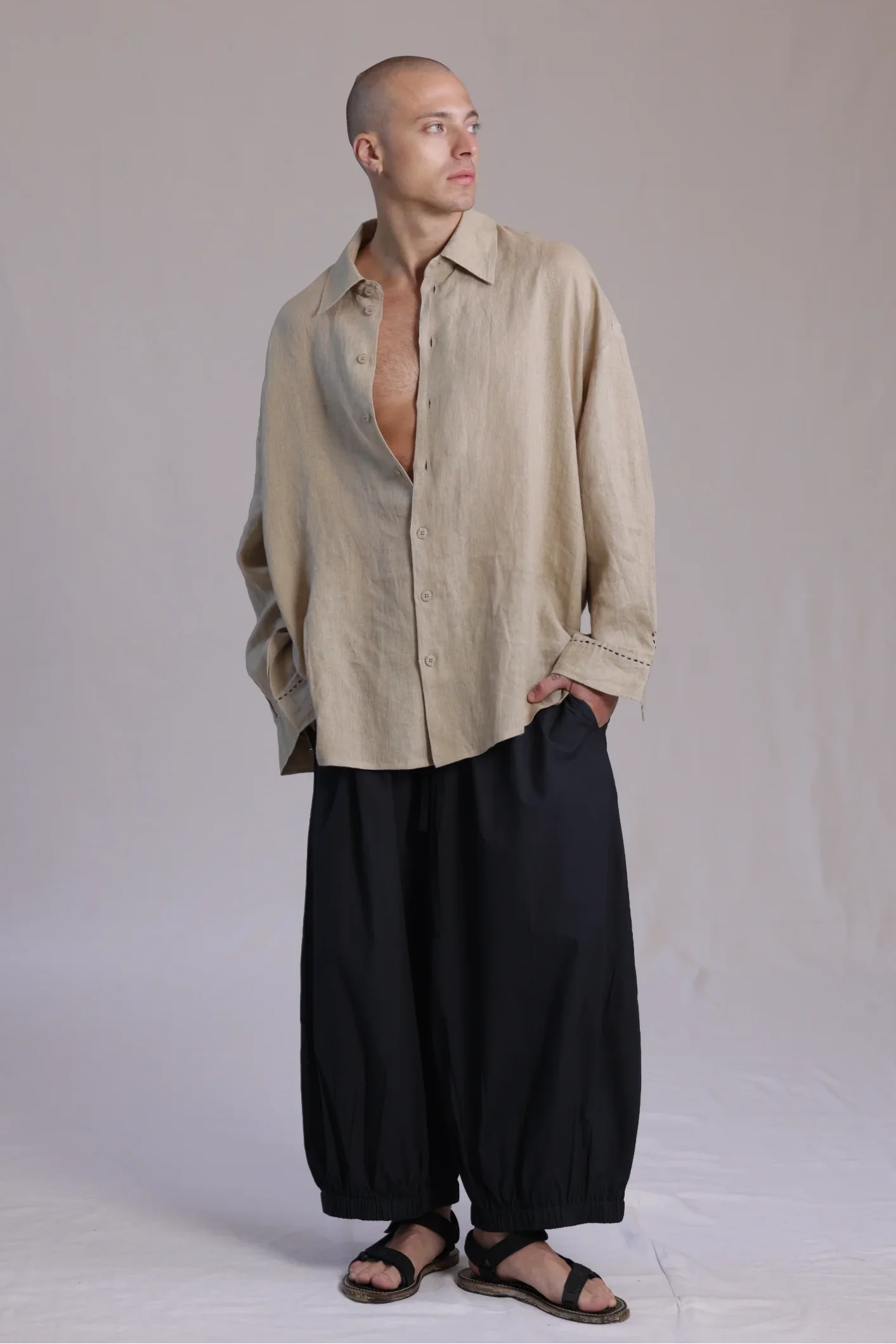 ALBI Kaze Shirt, an oversized linen shirt with a classic collar and bold hand-stitched detailing